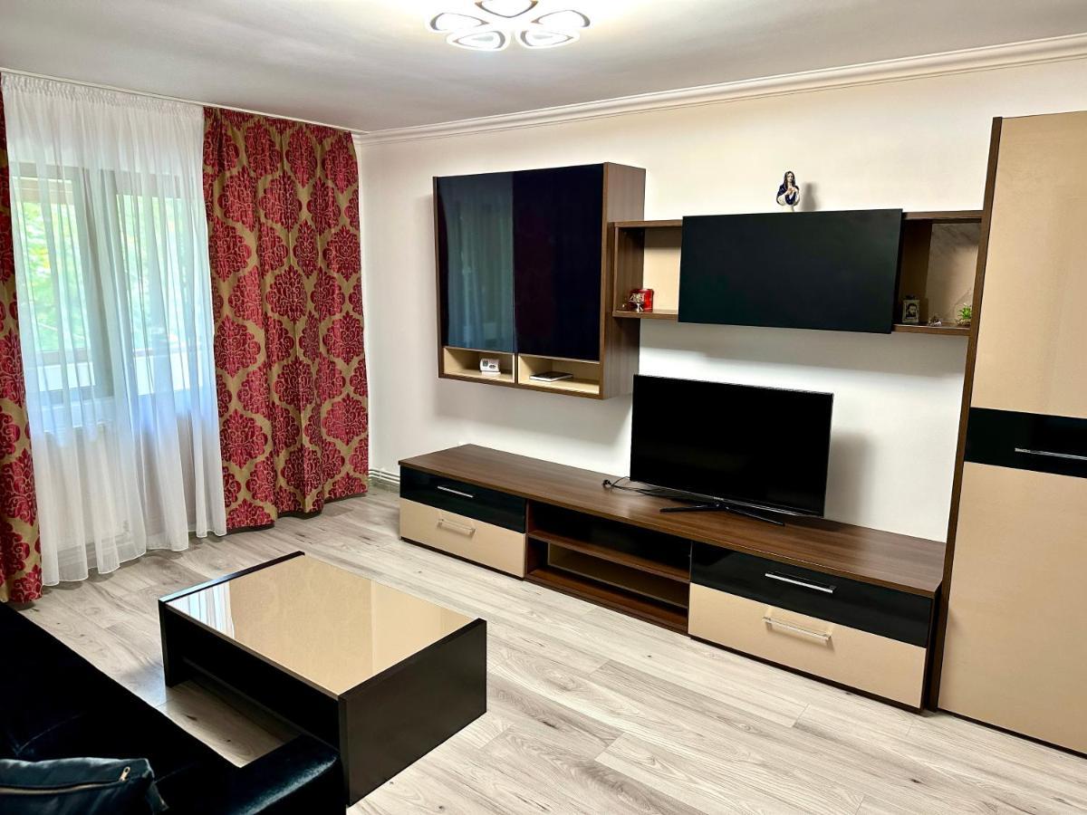 Royal Apartment Buzau Exterior foto